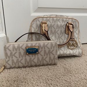 Michael Kors Grayson Logo Vanilla Bag and Wallet